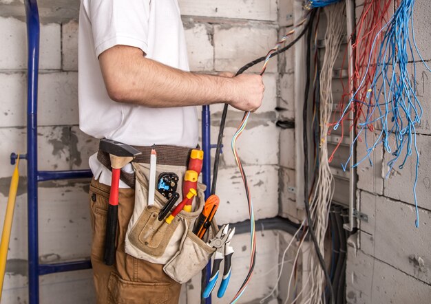 Jak wybrać odpowiednie kable elektryczne do swojego domu?