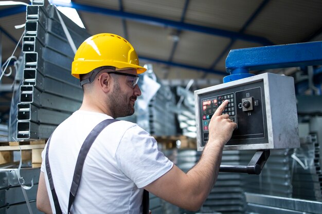 Jak nowoczesne technologie CNC wpływają na rozwój przemysłu metalowego?