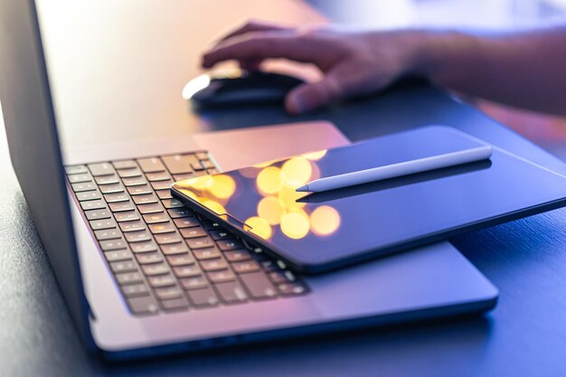 Jak skutecznie uczestniczyć w aukcjach domen internetowych: Poradnik dla początkujących