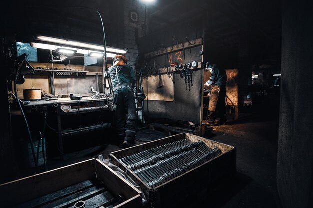 Jak przedłużyć żywotność obrabiarek do metalu: praktyczne porady i wskazówki serwisowe