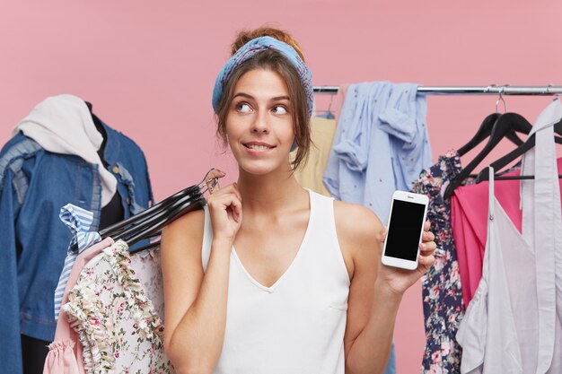 Jak wyrazić swój indywidualny styl poprzez modę online?
