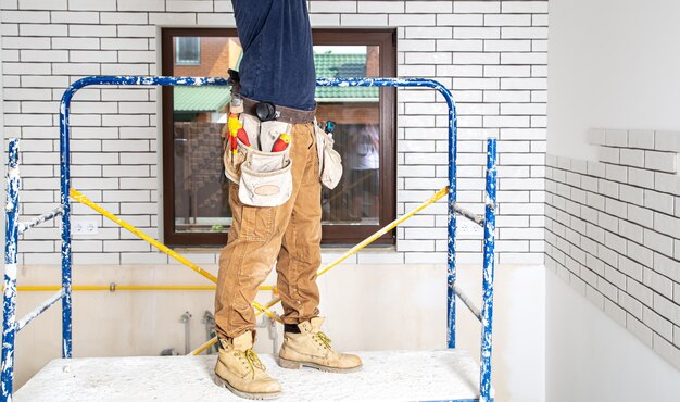 Jakie korzyści niesie za sobą zastosowanie pianki poliuretanowej w izolacji budynków?