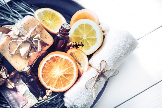 Moc aromaterapii: jak olejki eteryczne wspierają nasz dobrostan na co dzień