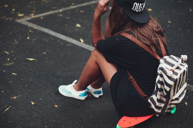 Ewolucja stylu ulicznego: Jak sportowe buty stały się ikoną mody codziennej