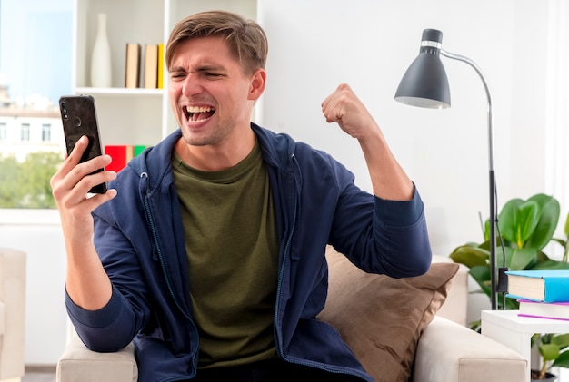 Jak skutecznie wykorzystać dostępne promocje u bukmacherów online?